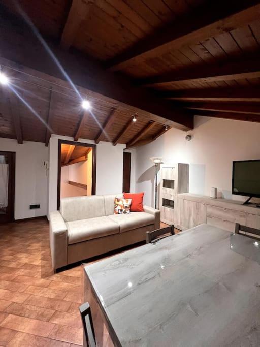 Home 26, Near The Lake Valmadrera Ngoại thất bức ảnh